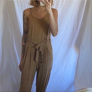 Linen v neck jumpsuit tie waist size small